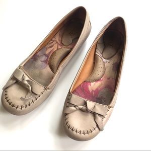Born women’s leather flats comfortable shoe 7.5